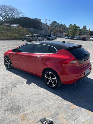 VOLVO V40 2.0 T4 DYNAMIC TURBO GASOLINA 4P AUTOMÁTICO VOLVO V40 2.0 T4 DYNAMIC TURBO GASOLINA 4P AUTOMÁTICO